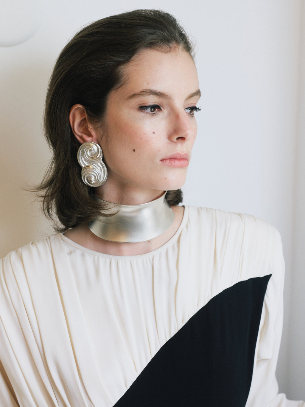 Thea Collar Necklace image 4