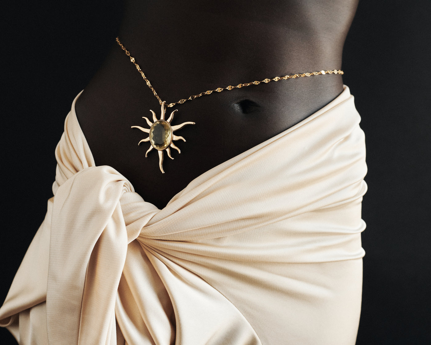 Iris Pendant in Gold