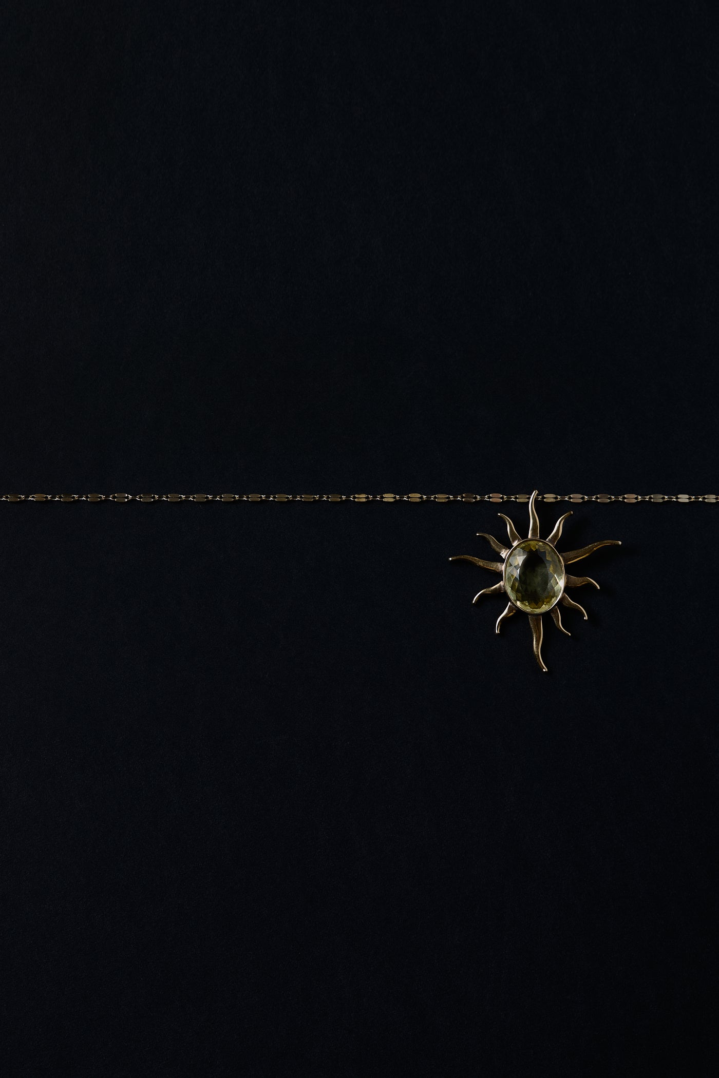 Iris Pendant in Gold