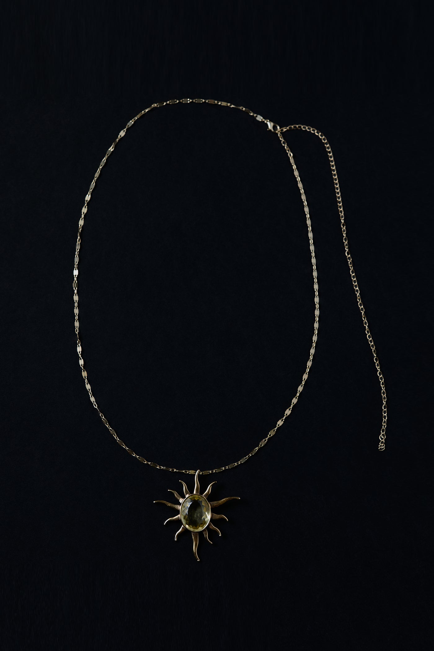 Iris Pendant in Gold